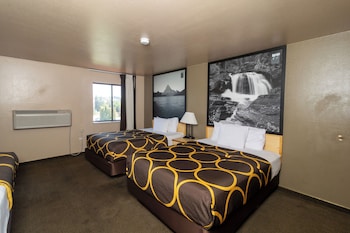 Standard Room, Non Smoking (3 Queen Beds)