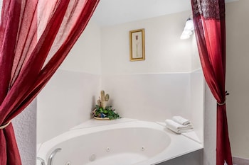 Suite, 1 King Bed with Sofa bed, Non Smoking