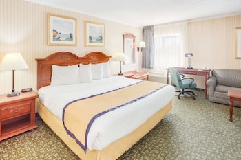 Suite, 1 King Bed, Jetted Tub