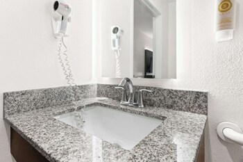Room, 1 King Bed, Accessible, Non Smoking (Roll-In Shower)