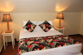 Coast Cottage, 3 Bedroom, Oceanfront (King + Queen or King + Single)