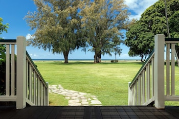 Coast Cottage, 3 Bedroom, Oceanfront (King + Queen or King + Single)