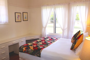 Coast Cottage, 3 Bedroom, Oceanfront (King + Queen or King + Single)