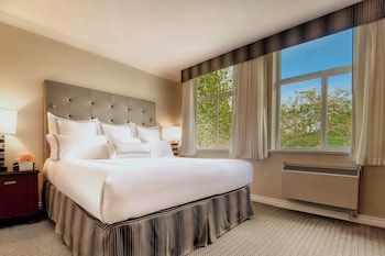 Room, 1 King Bed (Granville Island)