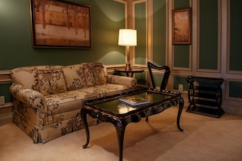 Yorkville Suite, 1 King Bed with Sofa Bed