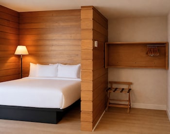 Classic Room, 1 King Bed