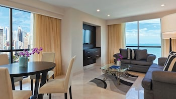 Suite (Primary)