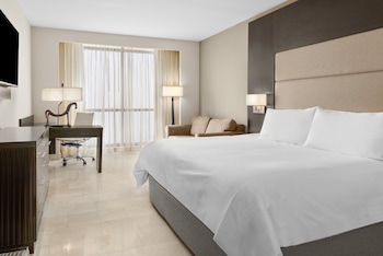 Premium Room, 1 King Bed, Club Lounge Access, Ocean View (High Floor)