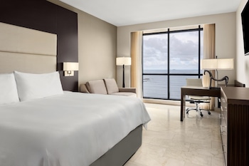 Premium Room, 1 King Bed, Club Lounge Access, Ocean View (High Floor)