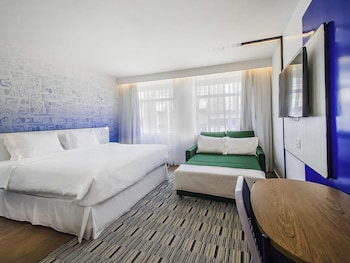 Family Room, 1 Queen Bed with Sofa bed