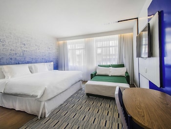 Family Room, 1 Queen Bed with Sofa bed