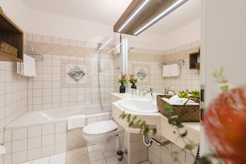 Deluxe Room, 2 Bedrooms, Non Smoking
