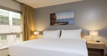 Suite, 1 King Bed, Smoking