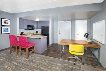 Suite, 1 Bedroom, Kitchen (King Bed)