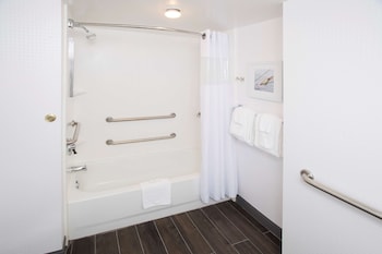 Room, 1 King Bed, Accessible, Bathtub