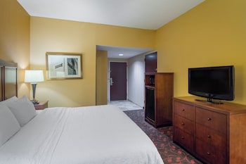 1 King Bed, Mobility/Hearing Accessible with Tub