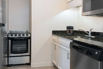 Suite, 2 Bedrooms, Non Smoking (1 King/2 Doubles)