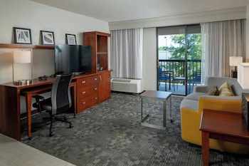 Suite, 1 Bedroom, Hearing Accessible, Balcony (Roll-in Shower)