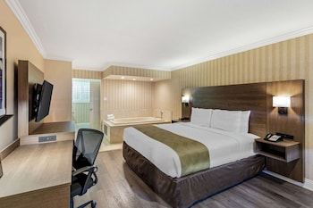 Deluxe Room, 1 King Bed, In-Room Hot Tub, Non Smoking