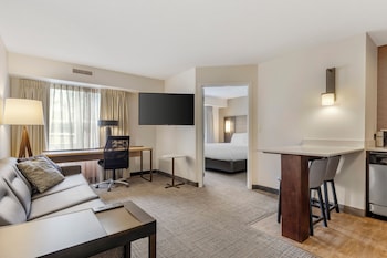 Suite, 1 Queen Bed with Sofa bed, Accessible (Hearing - One Bedroom)