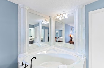 Room, 1 King Bed, Jetted Tub