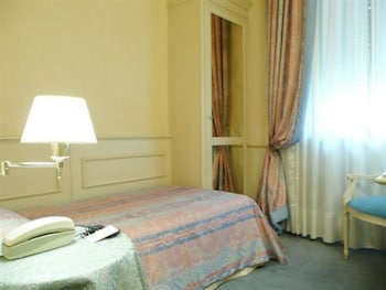 Single Room (one single bed)