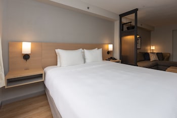 Room, 1 King Bed (High Floor)