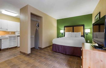 Deluxe Studio, 1 Queen Bed with Sofa bed, Accessible, Non Smoking
