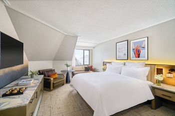Fairmont Gold Village View, 1 King Bed