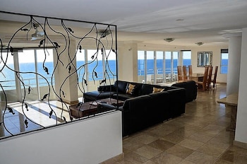 3 Bedroom Sub-Penthouse Ocean View, Ocean Front