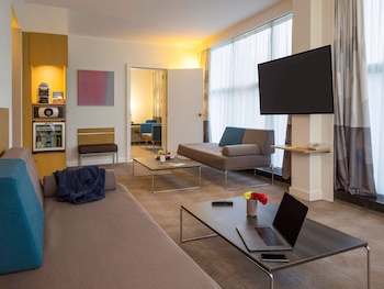 Superior Suite, 1 Queen Bed with Sofa bed