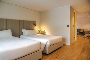Junior Suite (Extra Bed 2 Adults + 1 Child)