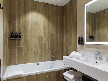 Privilege, Room, 1 Double Bed, Bathtub