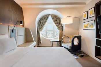 Family Room, City View