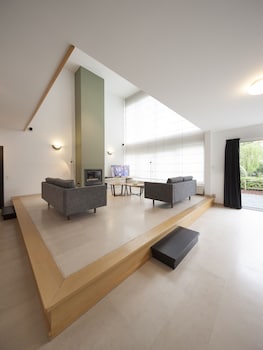 Apartment (with garden)