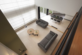 Apartment (with garden)