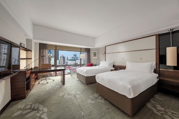 2 Twin Beds Classic City View