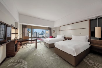 2 Twin Beds Classic City View
