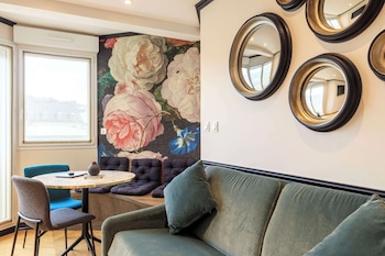 Standard Apartment, 1 Queen Bed, Non Smoking, Kitchenette (with Sofabed)