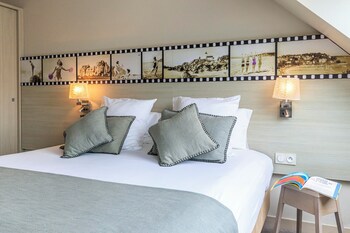 Standard Room, 1 Queen Bed (Twin bed on request)