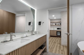 Suite, 2 Queen Beds, Tower