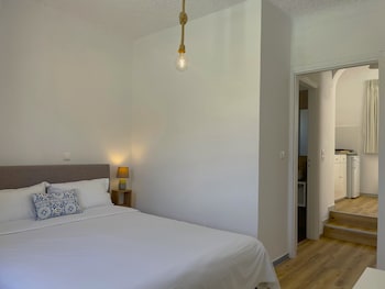 Apartment (Pool & Sea View)