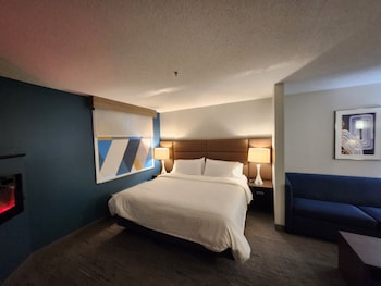 Suite, 1 Queen Bed, Fireplace