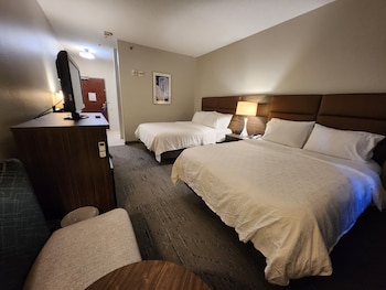 Room, 2 Queen Beds, Accessible (Roll-In Shower)