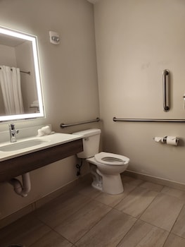 Standard Room, 2 Queen Beds, Accessible (Accessible Tub)