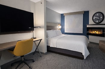 Suite, 1 Queen Bed, Fireplace