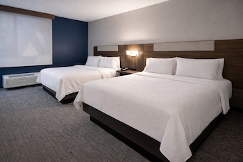 Standard Room, 2 Queen Beds, Accessible (Accessible Tub)