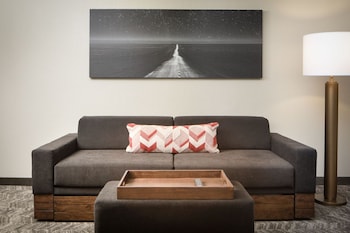Suite, 1 King Bed with Sofa bed, Corner