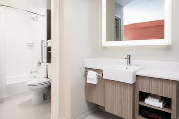 Suite, Multiple Beds, Accessible Bathtub