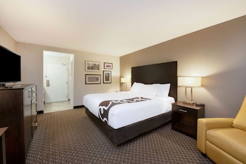 Deluxe Studio Suite, 1 King Bed, Non Smoking